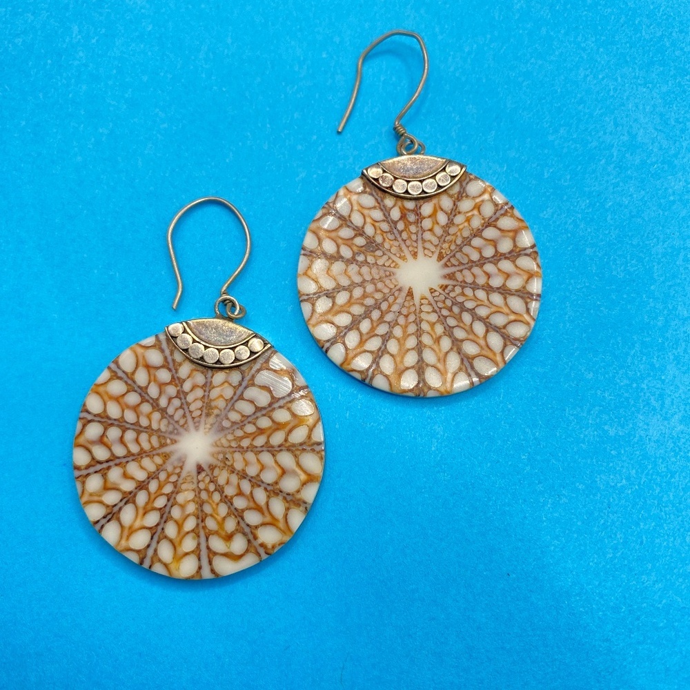 Sterling Silver Marked Seashell Cone Shell Spider Web Round Dangle Earrings
